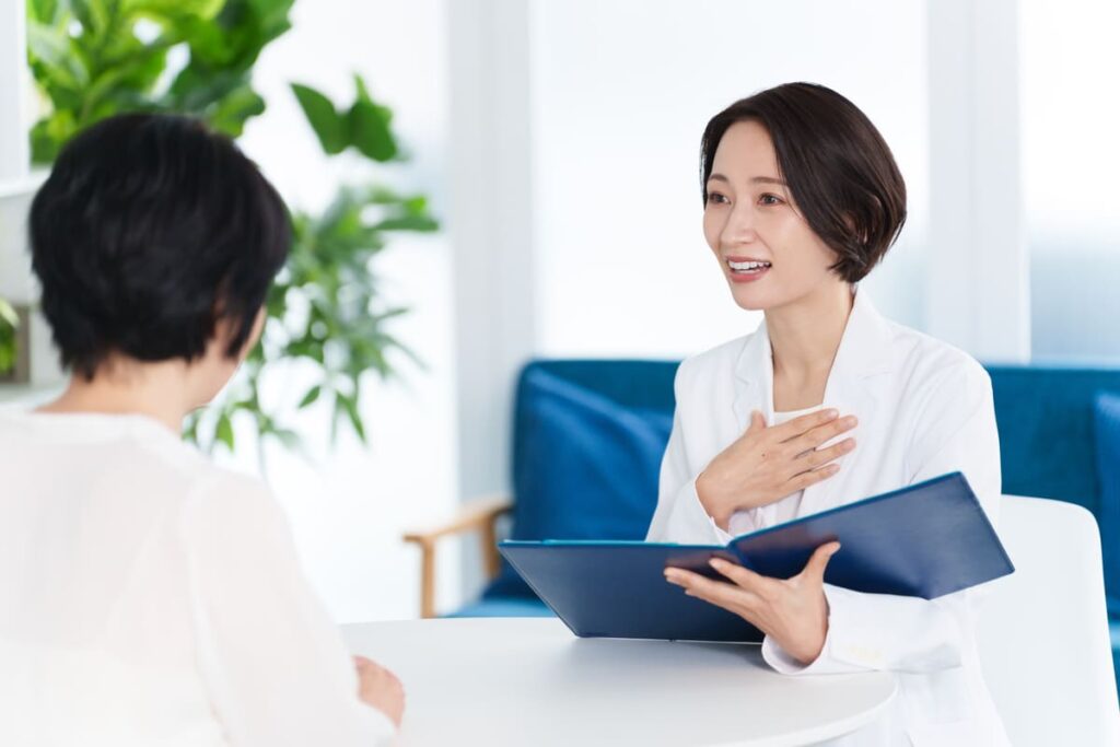 保健師・精神保健福祉士・産業カウンセラーなどの専門家が、従業員からの相談に適切に対応